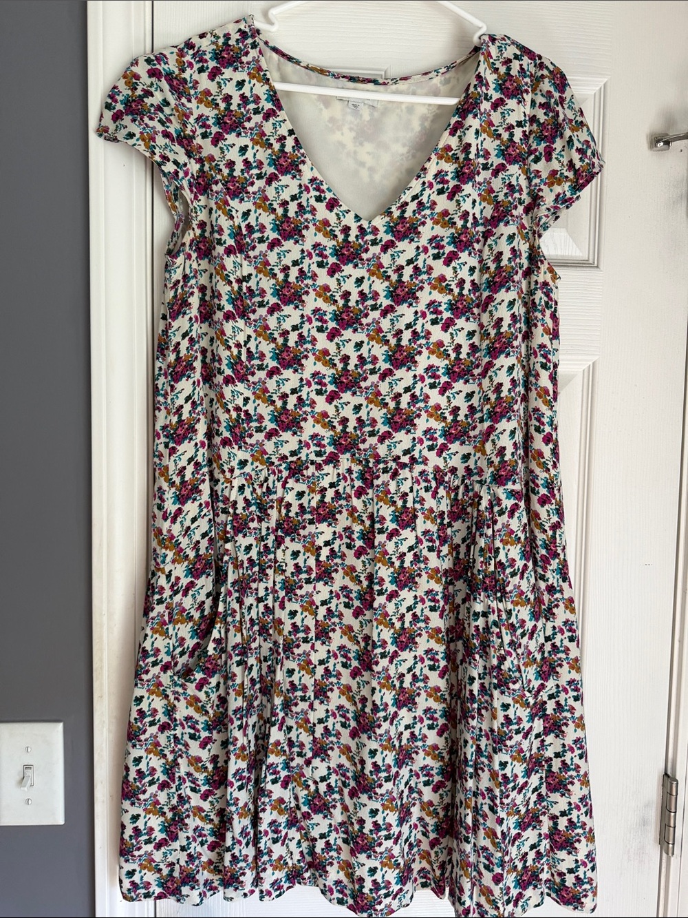 Garnet Hill V-Neck Short Sleeve Dress